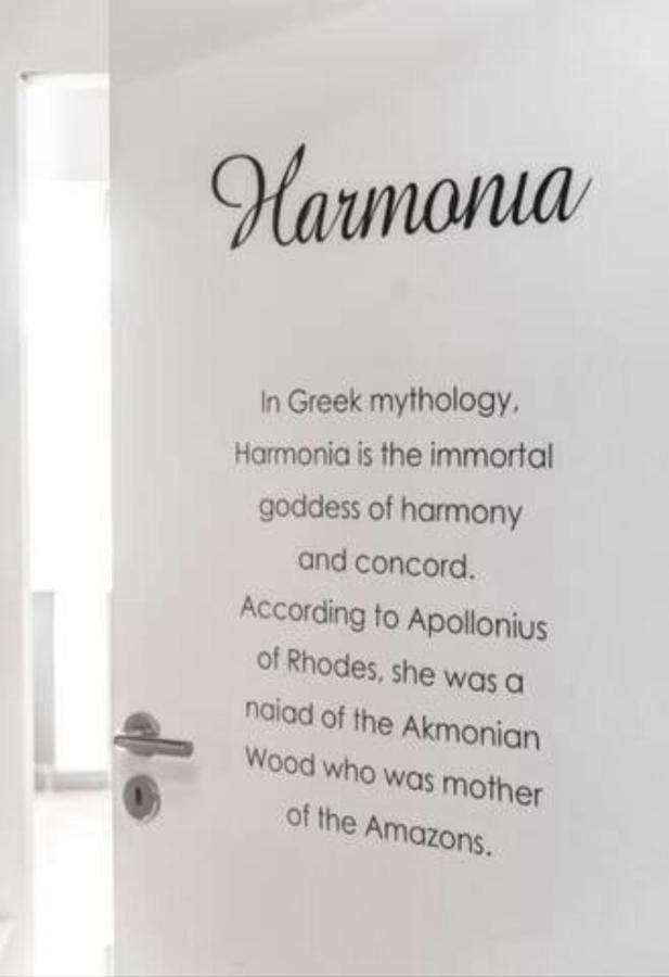 Syntagma 1 *